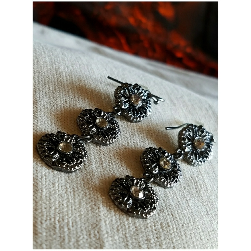 💛 EXPRESS Floral Crystal Statement Earrings 💛